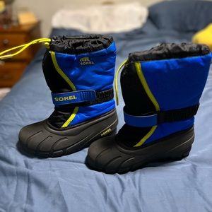 SOREL Youth Flurry Winter Insulated Snow Boots